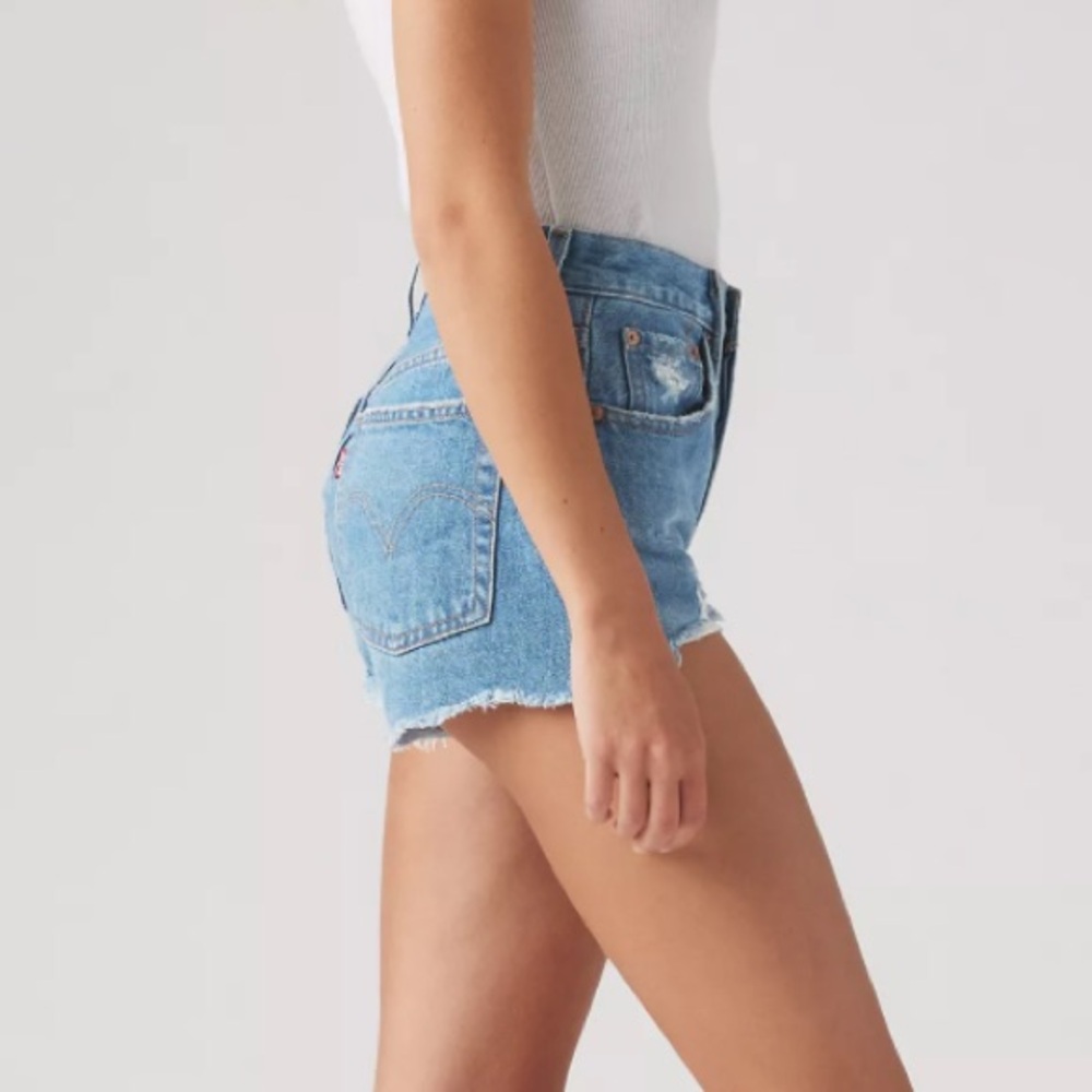 Levi’s 501 Dark Wash Denim Shorts - Picture 3 of 4
